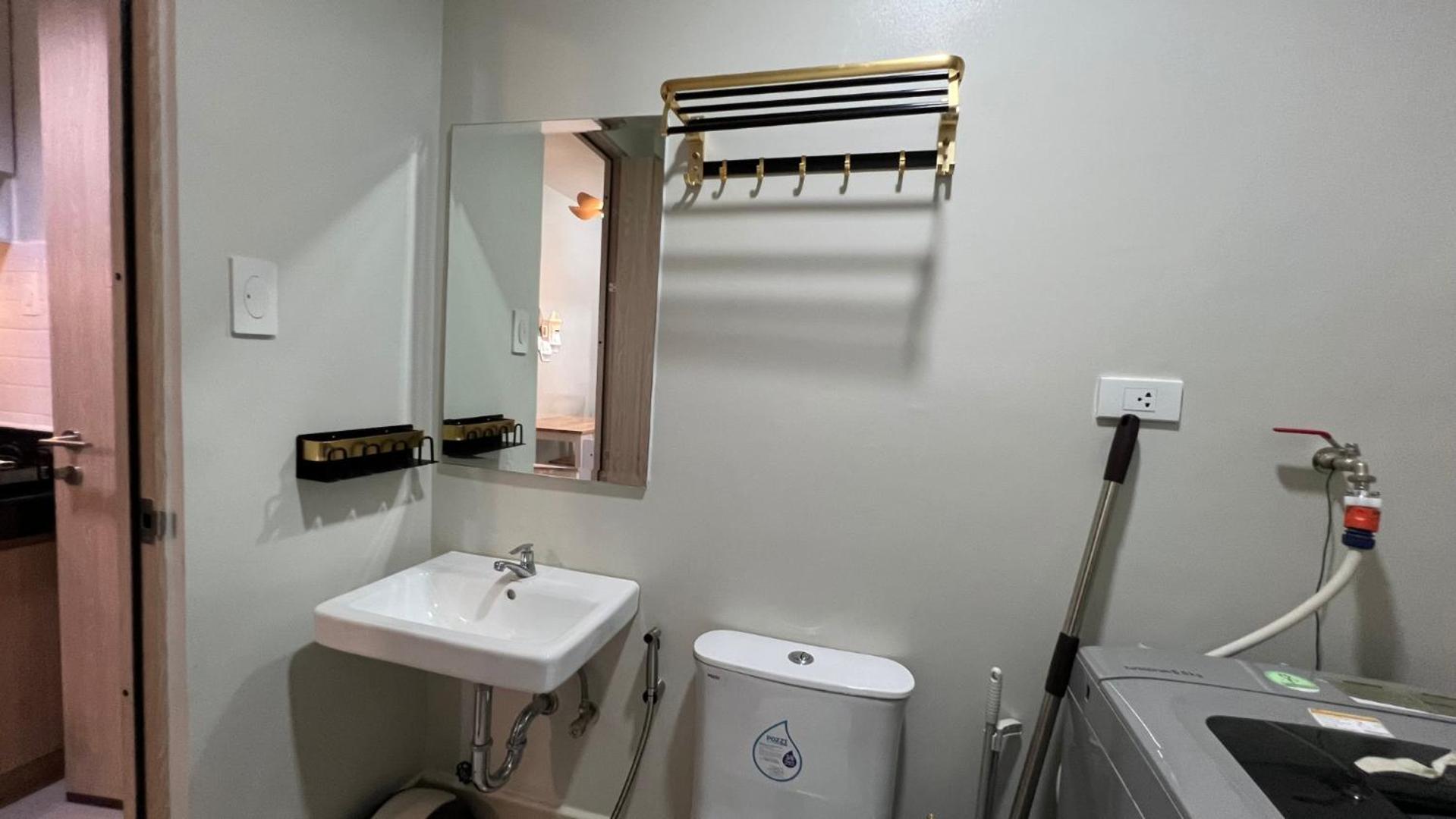 Apartment Urbanease Living At Charm Residences Near Sta Lucia Mall And Robinsons Mall