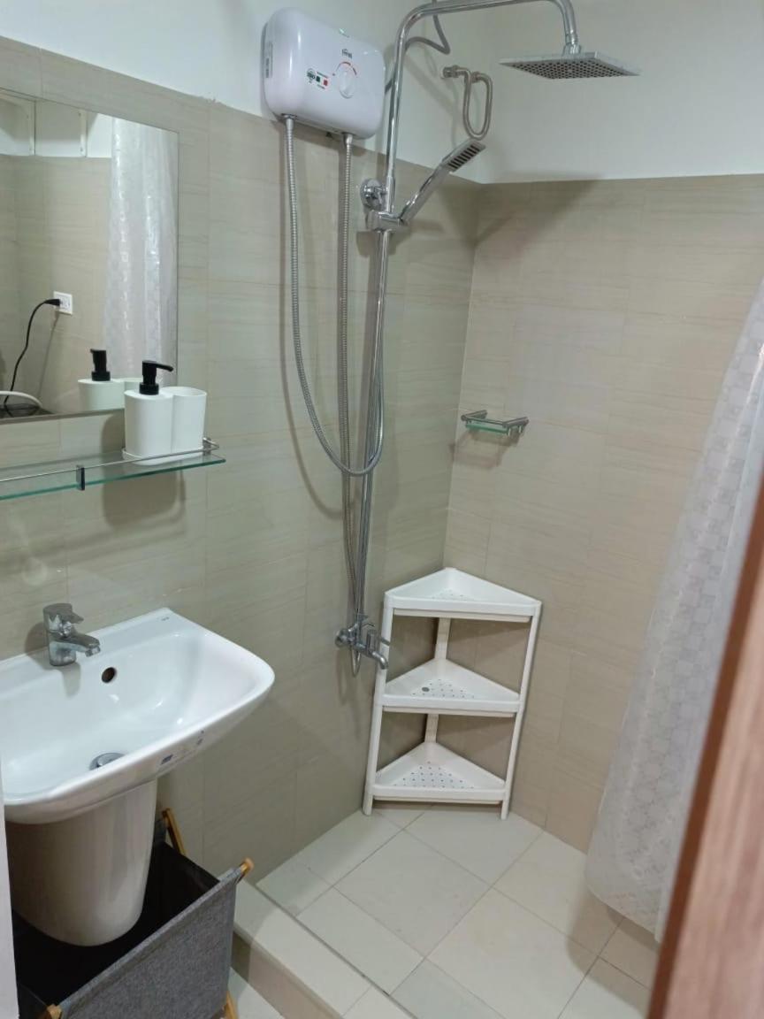 Shore 2 Residences High Speed Internet Walking Distance To Moa And Ikea Apartment Manila