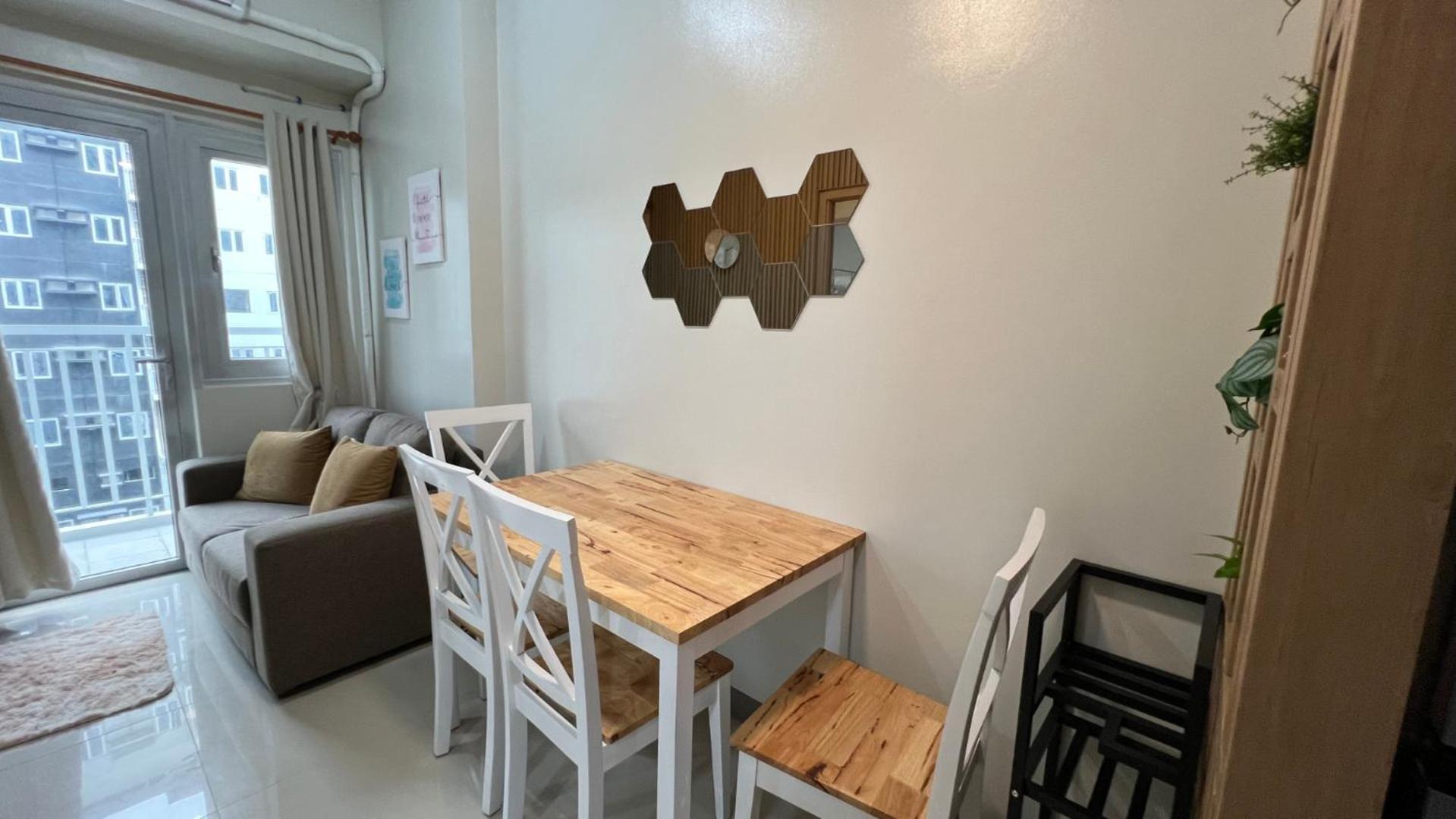 Apartment Urbanease Living At Charm Residences Near Sta Lucia Mall And Robinsons Mall *