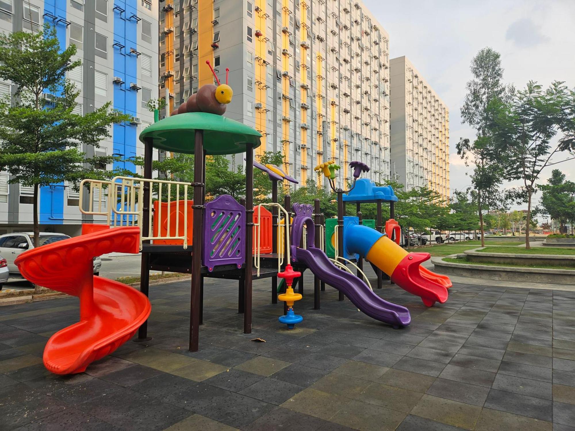 Dlighful Pad's Massagechair Freeparking Bar Park Garden Manila