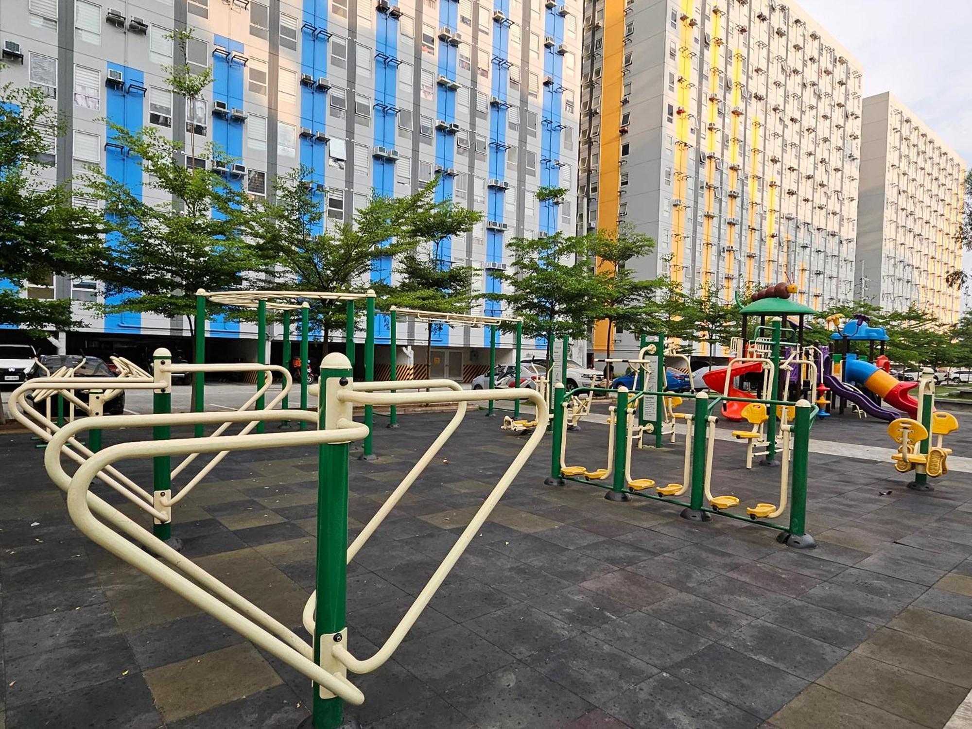 Dlighful Pad's Massagechair Freeparking Bar Park Garden Manila