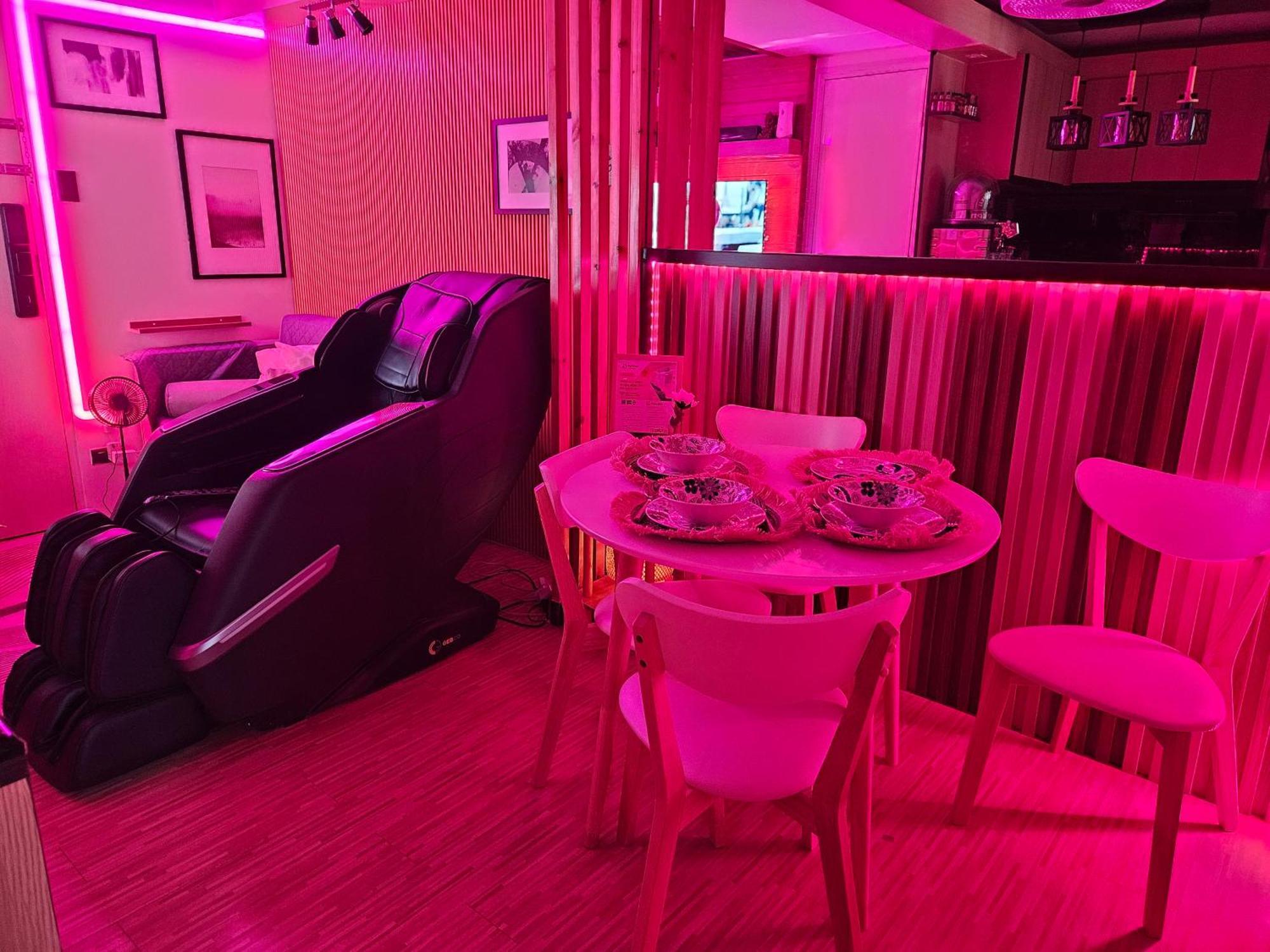 Dlighful Pad's Massagechair Freeparking Bar Park Garden Apartment