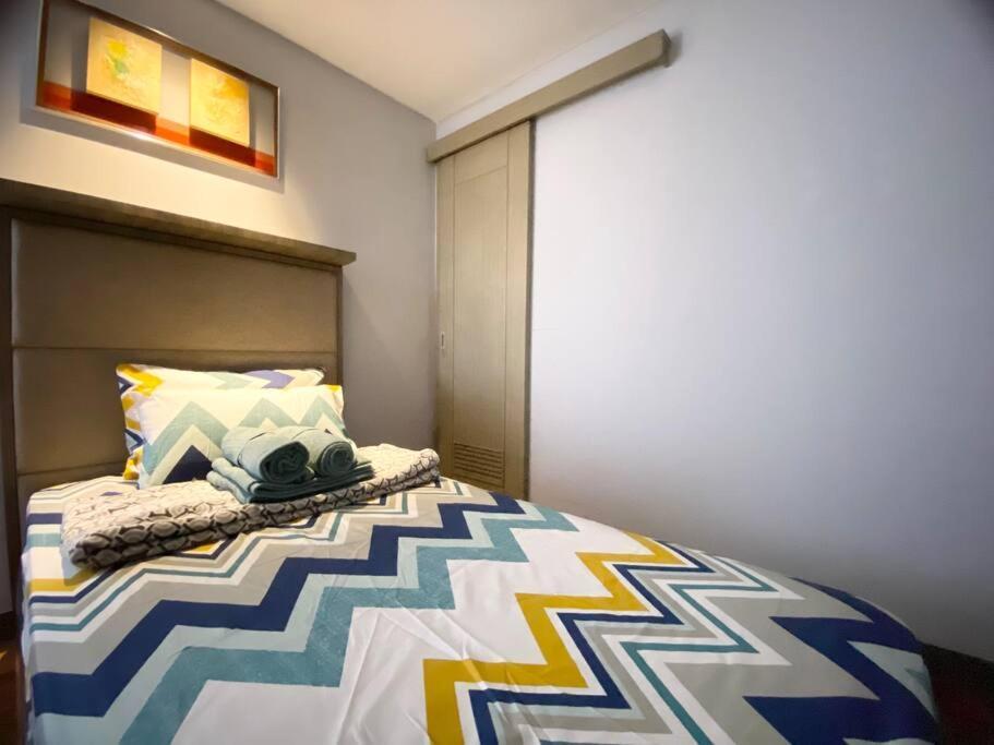 Apartment Big Family With 200mbps Wi-fi In Makati Ave Manila