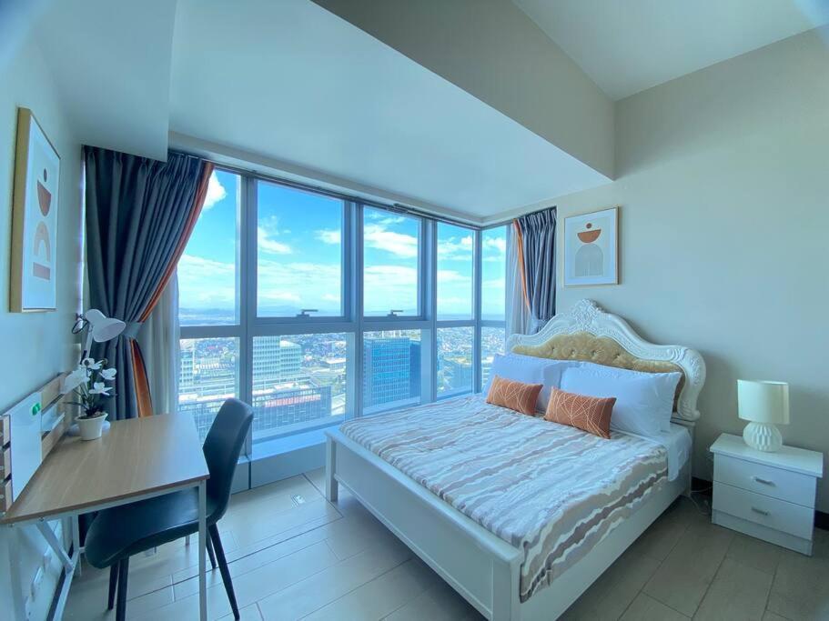 Bgc Skyline 2br With Parking In Uptown Bgc Apartment