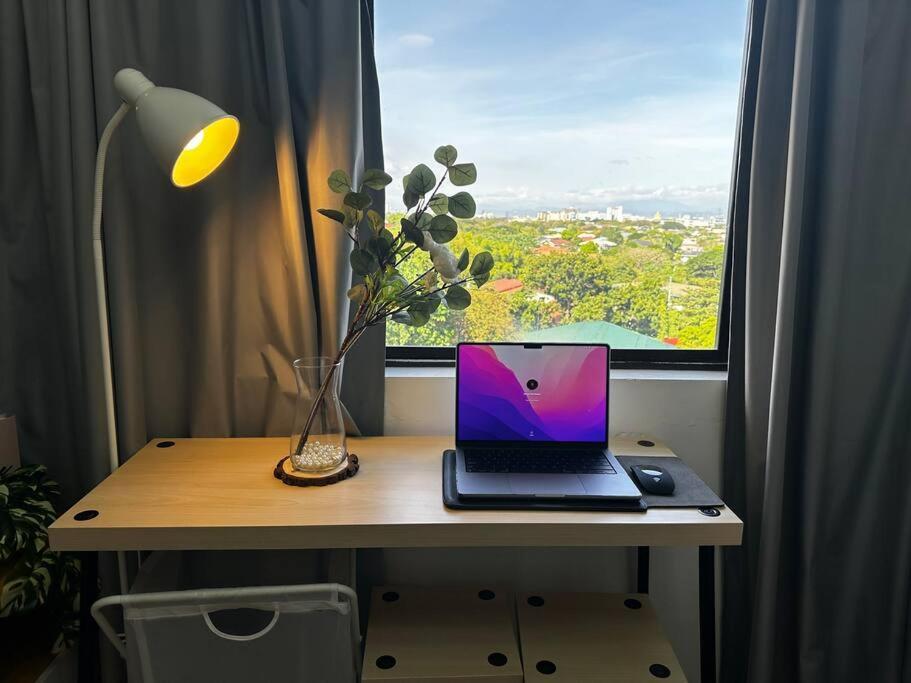 Sunny Solace A Homey In Filinvest Alabang