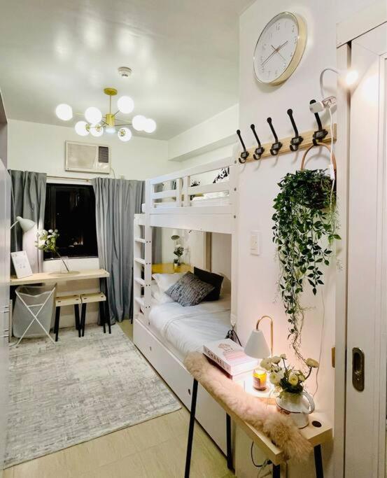 Sunny Solace A Homey In Filinvest Alabang