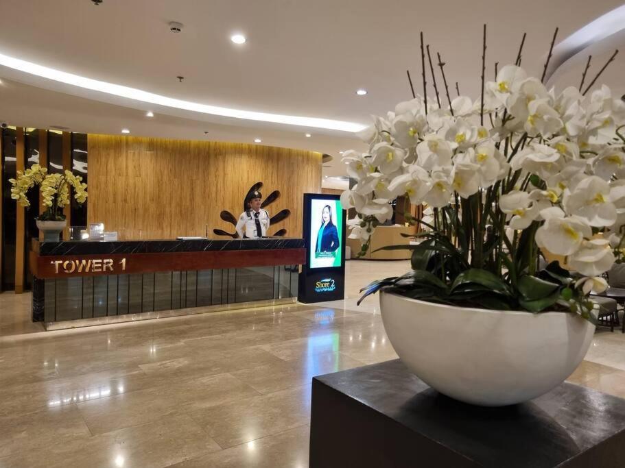 Cozy With Balcony Pool View Netflix And Wi-fi Near Mall Of