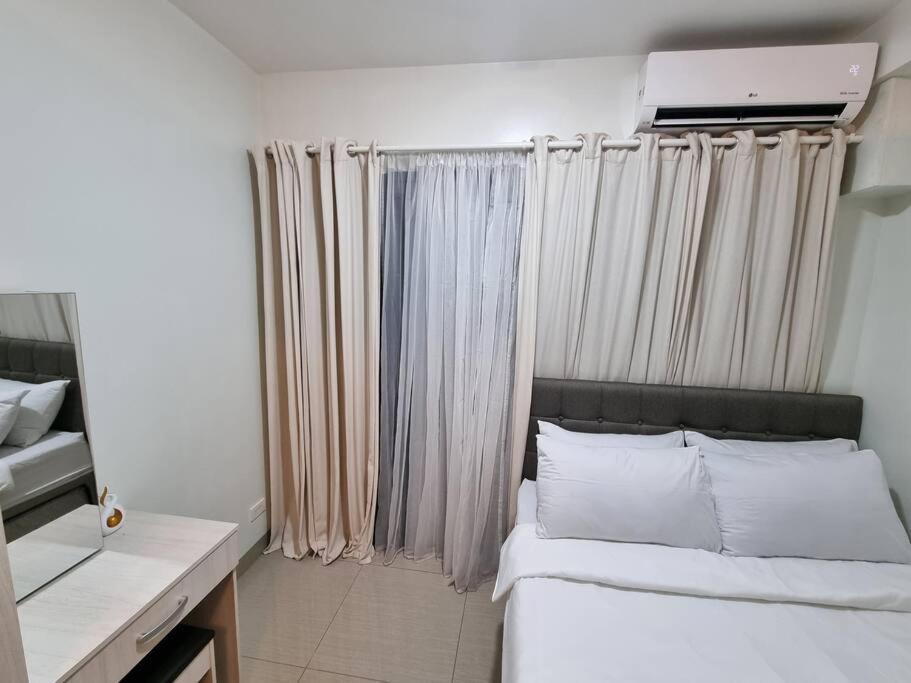 Cozy With Balcony Pool View Netflix And Wi-fi Near Mall Of Apartment *