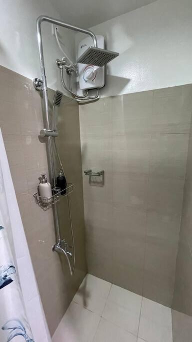 Apartment Cozy With Balcony Pool View Netflix And Wi-fi Near Mall Of Manila