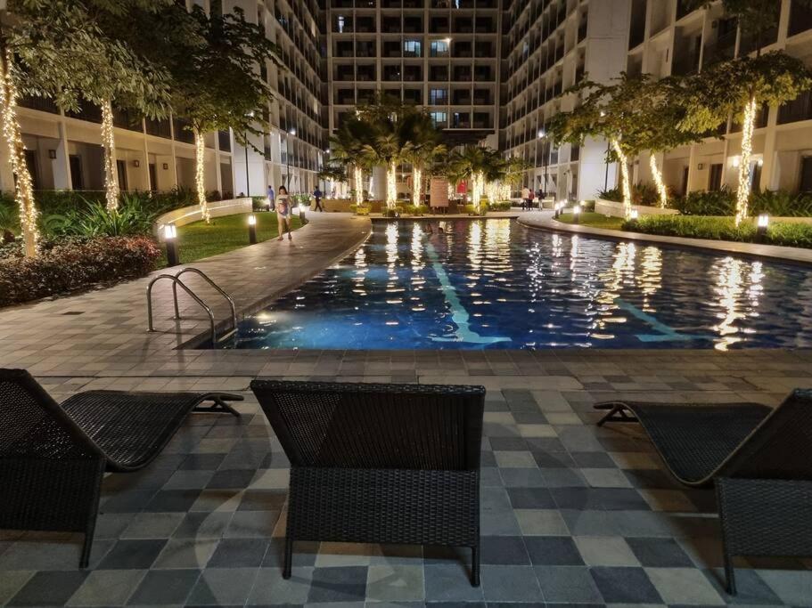 Cozy With Balcony Pool View Netflix And Wi-fi Near Mall Of Apartamento *