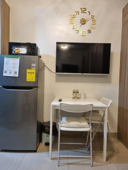 Cozy With Balcony Pool View Netflix And Wi-fi Near Mall Of Manila