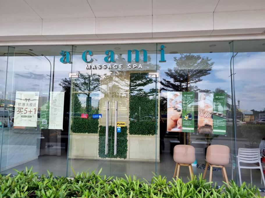 Cozy With Balcony Pool View Netflix And Wi-fi Near Mall Of *