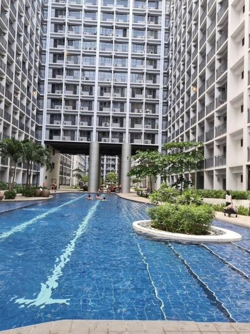 Cozy With Balcony Pool View Netflix And Wi-fi Near Mall Of *