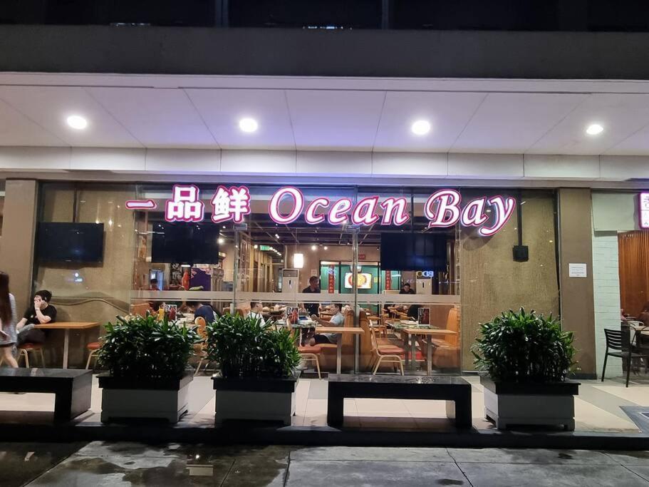 Cozy With Balcony Pool View Netflix And Wi-fi Near Mall Of Apartment *
