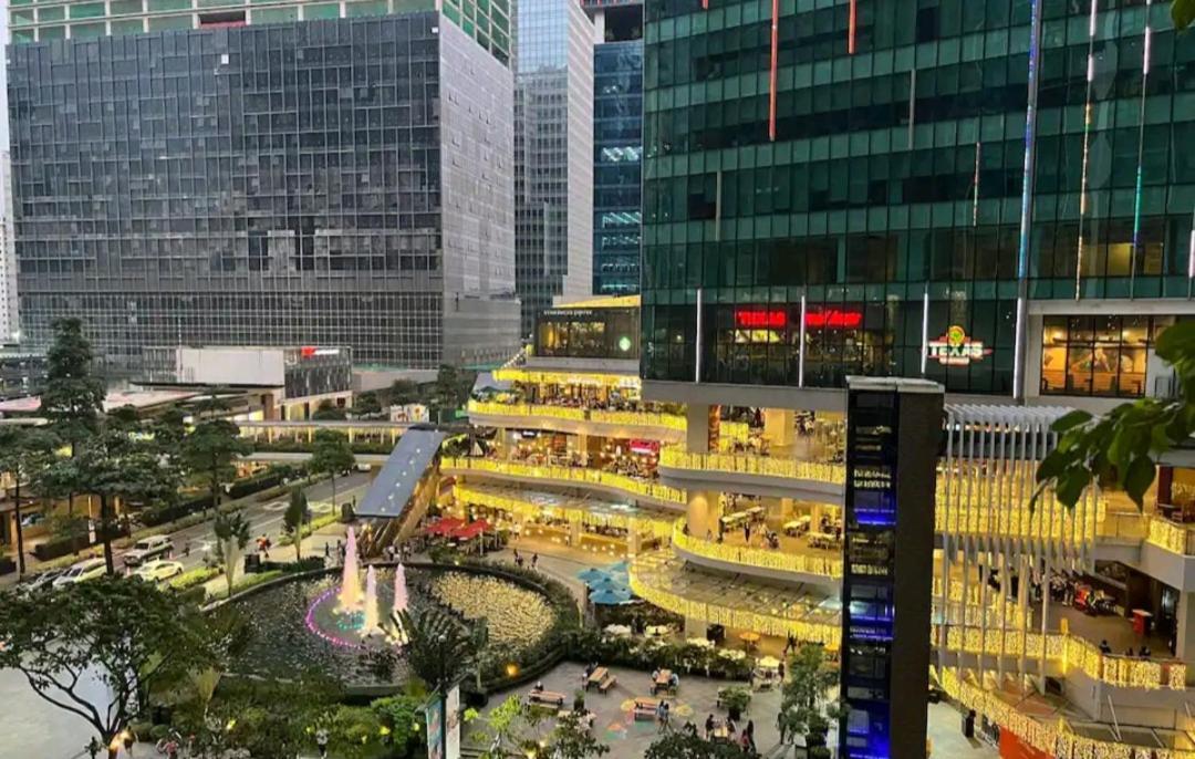 One Uptown Opposite Of Grandhyatt Taguig * Manila