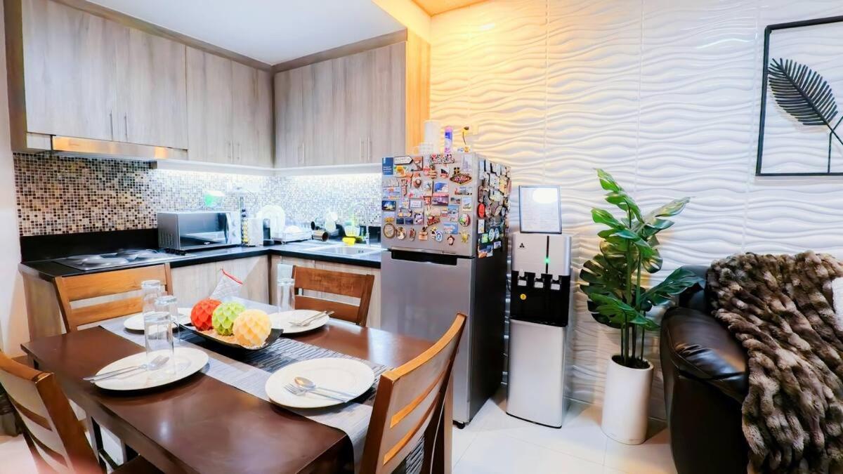 Apartment Urban Oasis: Prime With Airport Convenience