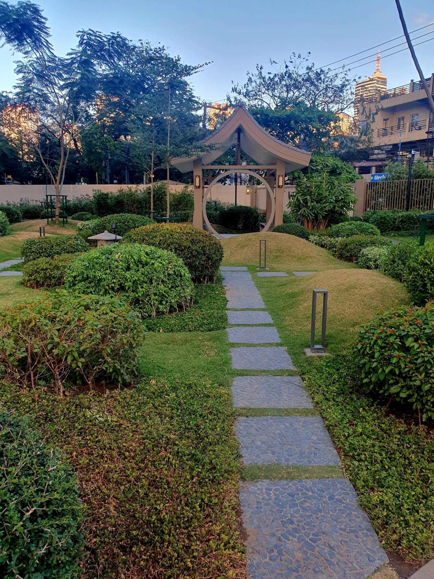 Mandaluyong 2 Bedroom For Rent Apartment *
