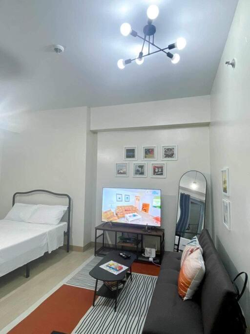 Apartment Modern Comforts Sleek In Manhattan Plaza2 Manila