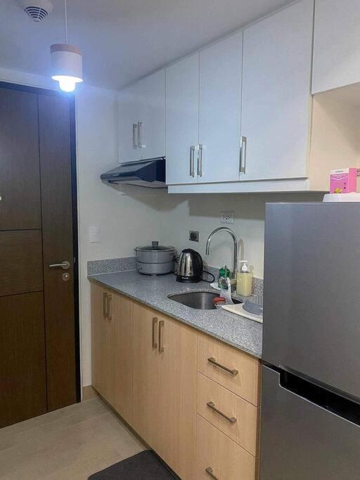 Modern Comforts Sleek In Manhattan Plaza2 * Manila