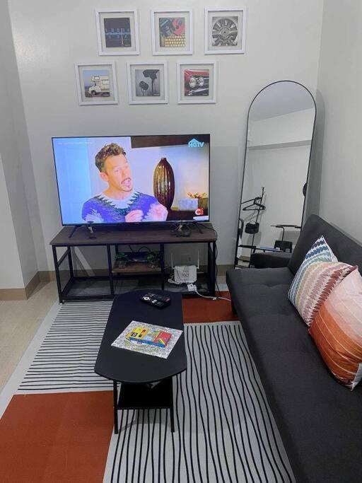 Modern Comforts Sleek In Manhattan Plaza2