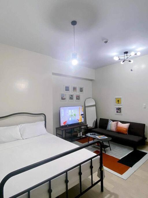 Apartment Modern Comforts Sleek In Manhattan Plaza2 *