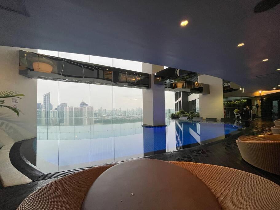 Gramercy French Rustic 2br Penthouse 60th Flr With Awesome View! Apartment Manila
