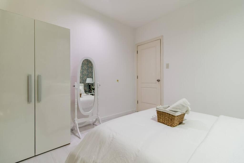 Gramercy French Rustic 2br Penthouse 60th Flr With Awesome View! *