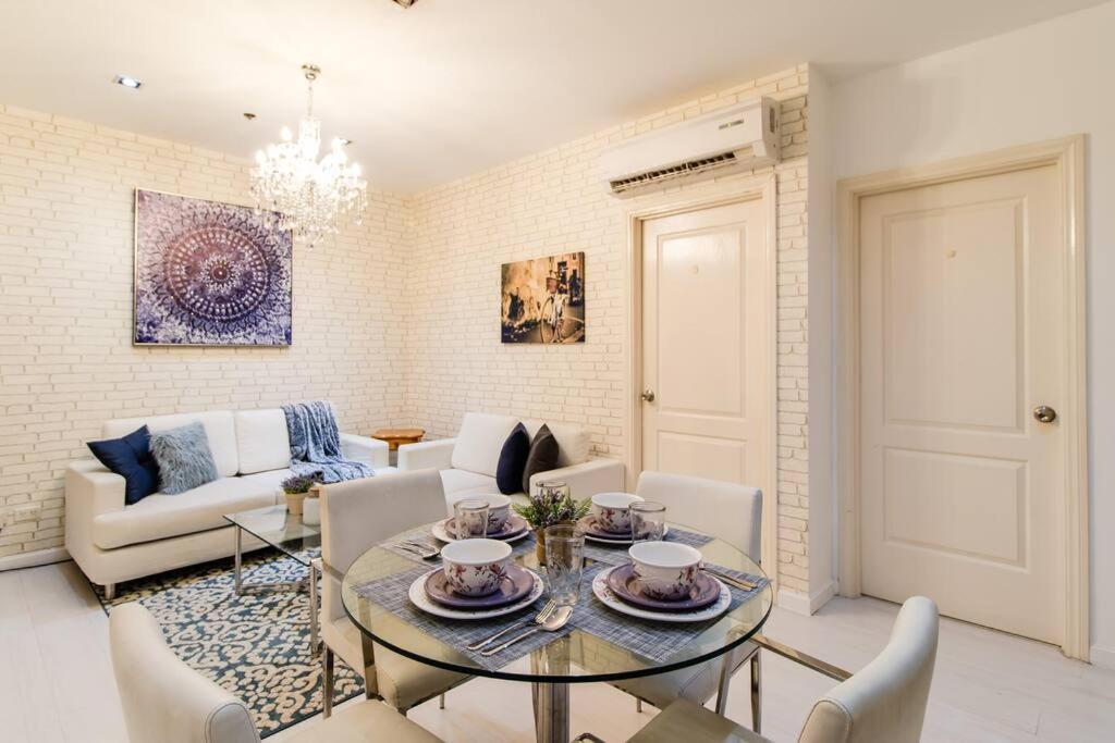 Gramercy French Rustic 2br Penthouse 60th Flr With Awesome View! Manila