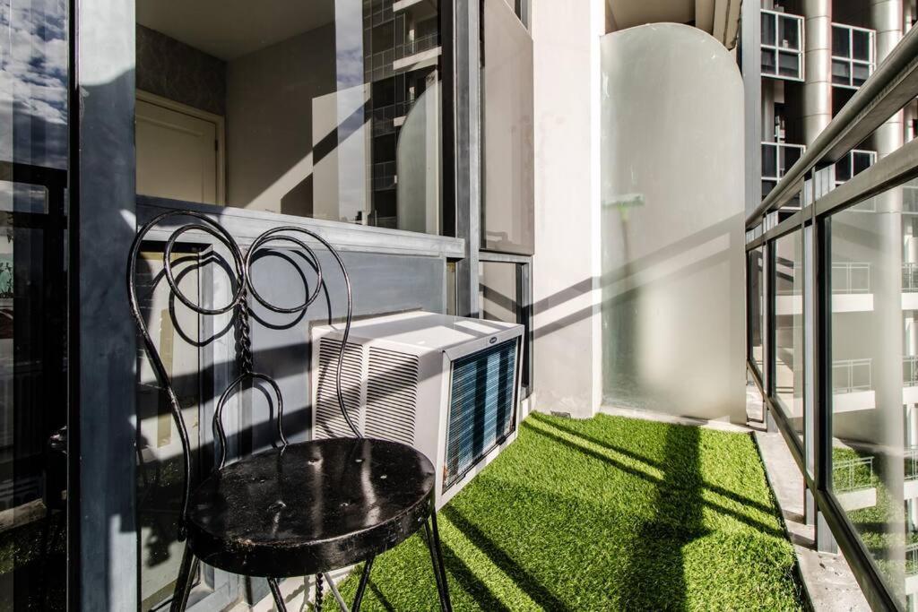 Gramercy French Rustic 2br Penthouse 60th Flr With Awesome View!
