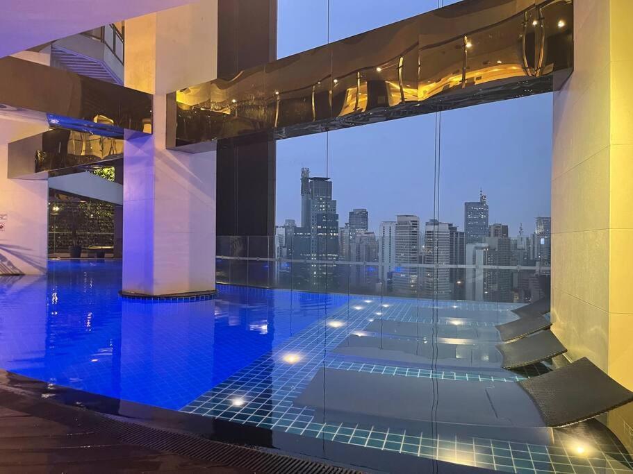 Gramercy French Rustic 2br Penthouse 60th Flr With Awesome View!