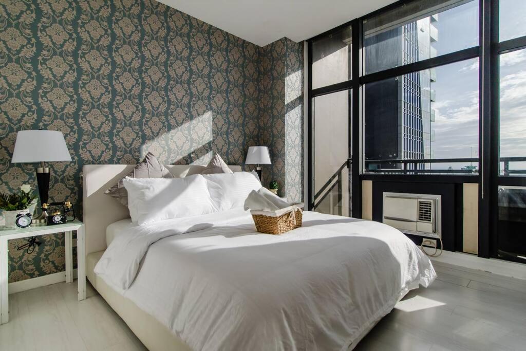 Gramercy French Rustic 2br Penthouse 60th Flr With Awesome View! Apartment Manila