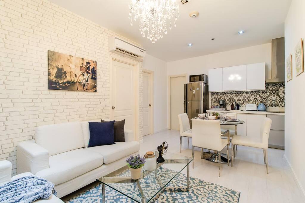 Gramercy French Rustic 2br Penthouse 60th Flr With Awesome View! Apartment Manila