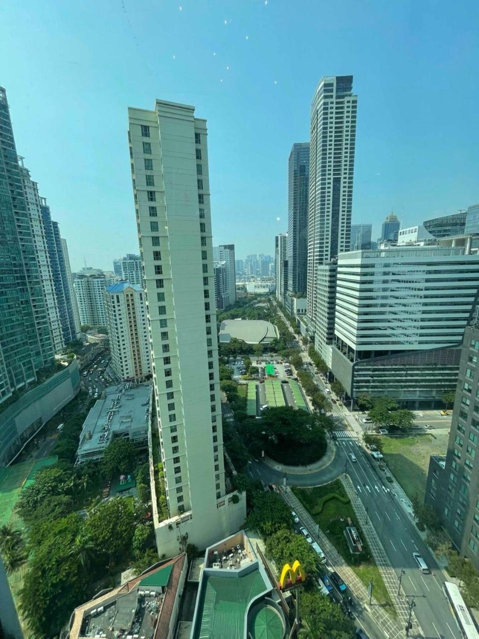 Prime Avant Bgc Location By Ph Staycation *