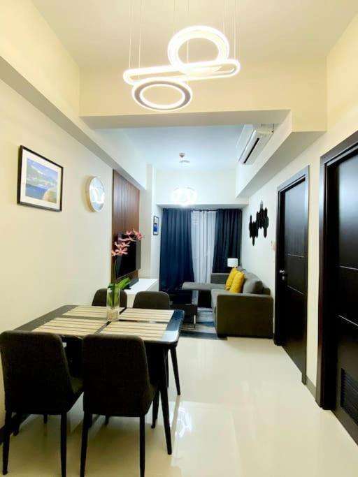 Faye's Cozy & Modern 1br At Uptown Bgc * Manila