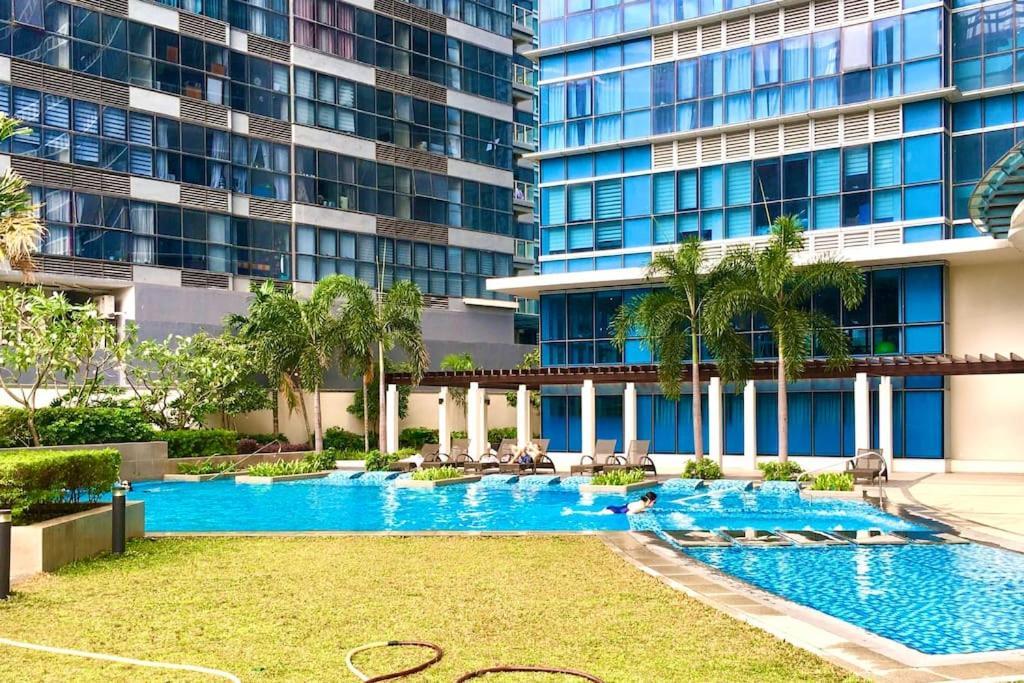 Faye's Cozy & Modern 1br At Uptown Bgc *