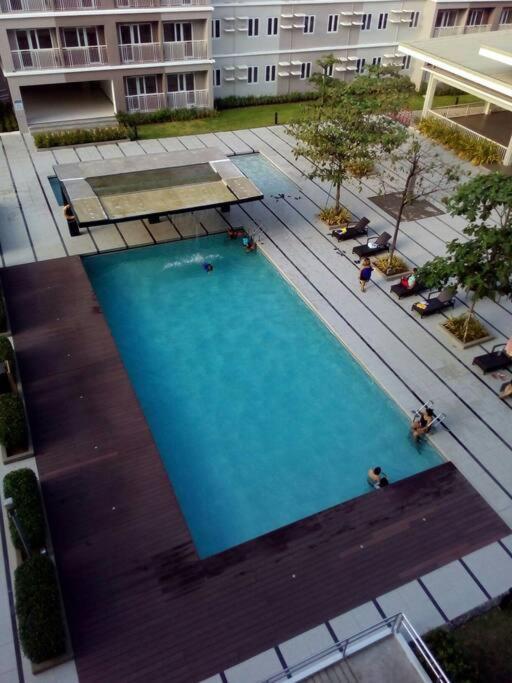 George 2br Netflix Pool Wi-fi Trees Residences Qc Manila