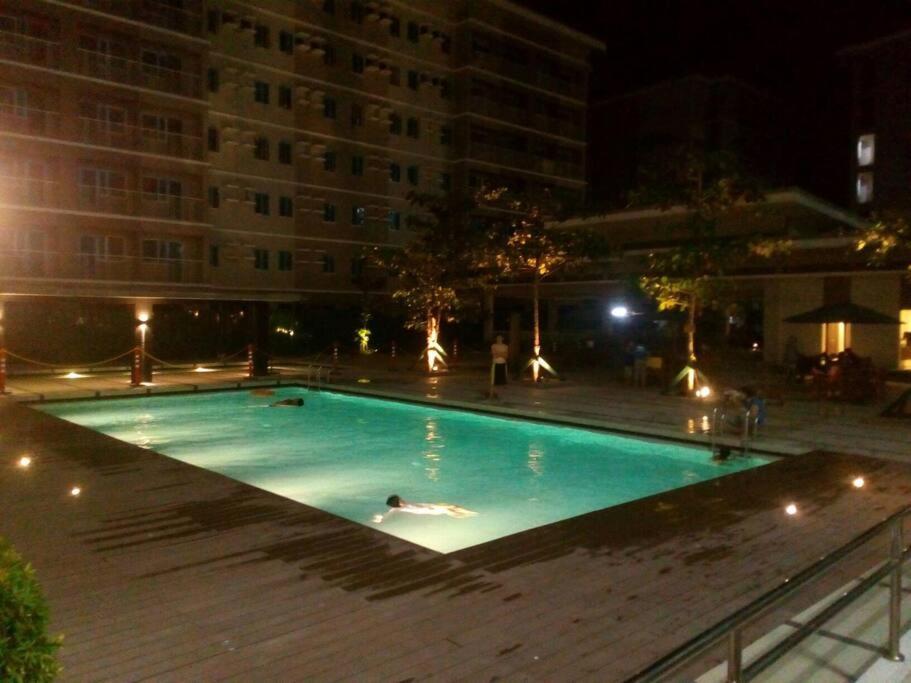 George 2br Netflix Pool Wi-fi Trees Residences Qc Apartment *