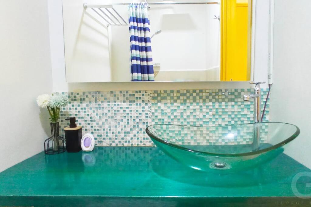 George 2br Netflix Pool Wi-fi Trees Residences Qc * Manila