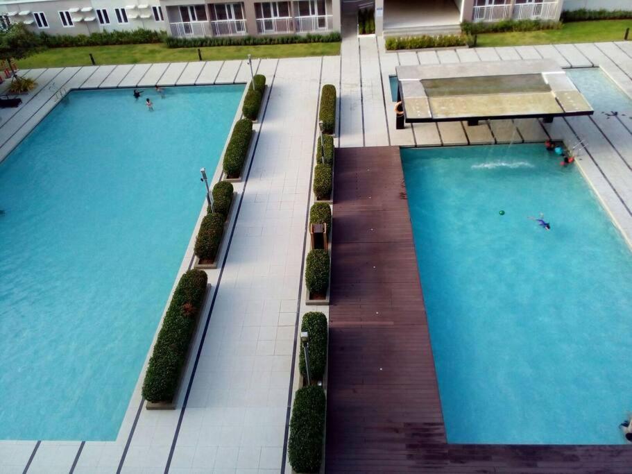 George 2br Netflix Pool Wi-fi Trees Residences Qc Manila