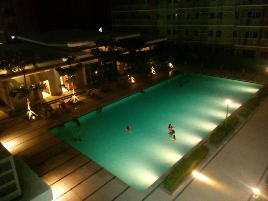 George 2br Netflix Pool Wi-fi Trees Residences Qc Apartment