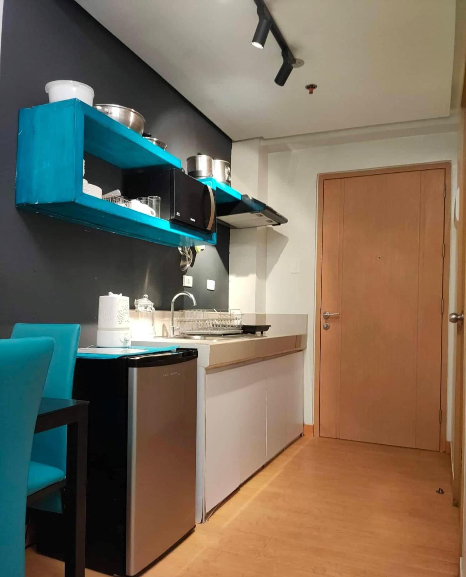 George 2br Netflix Pool Wi-fi Trees Residences Qc Apartment Manila
