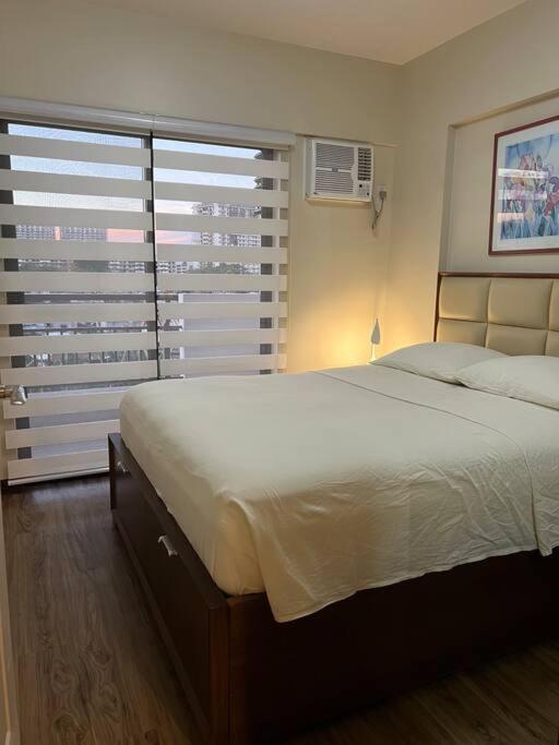 2-bedroom With Balcony In A Setting - H Ivory Apartamento Manila