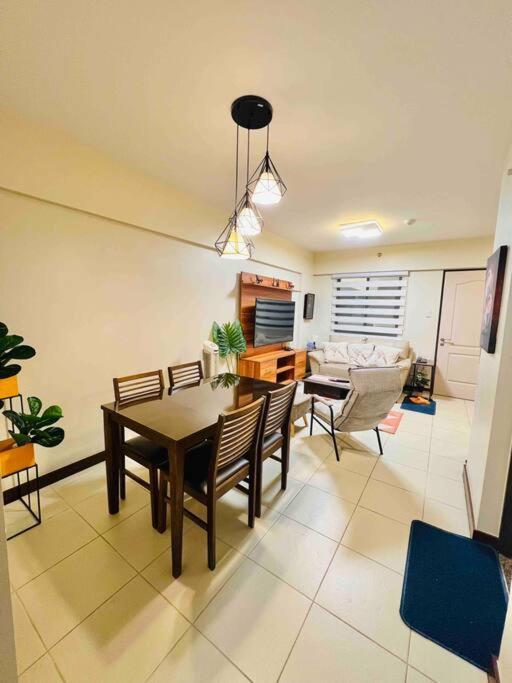 2-bedroom With Balcony In A Setting - H Ivory * Manila