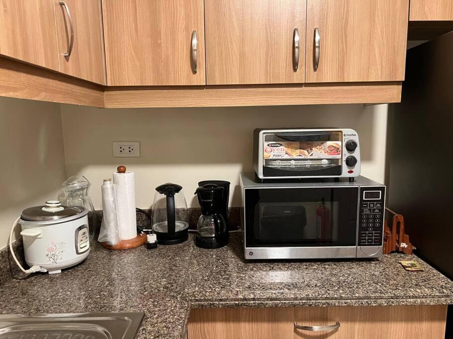 2-bedroom With Balcony In A Setting - H Ivory * Manila