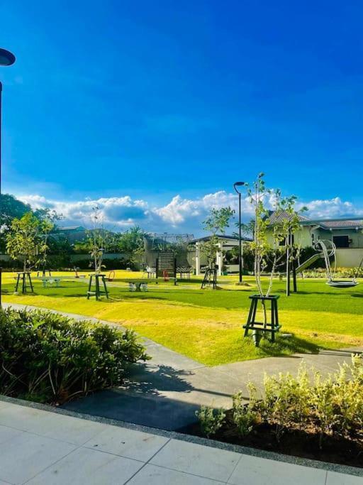 The-hide Out By R&r Apartment Manila