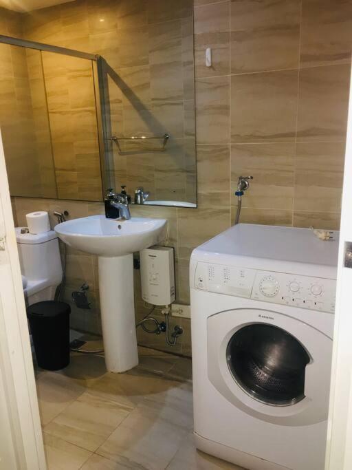 Gramercy Residences 59th Flr Warm Cozy One-bedroom * Manila
