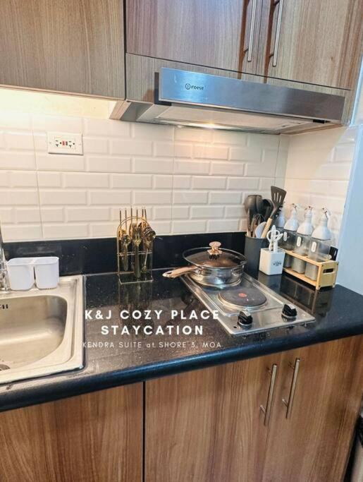 Apartment Kendra At Shore 3 Residences, Moa Complex Manila