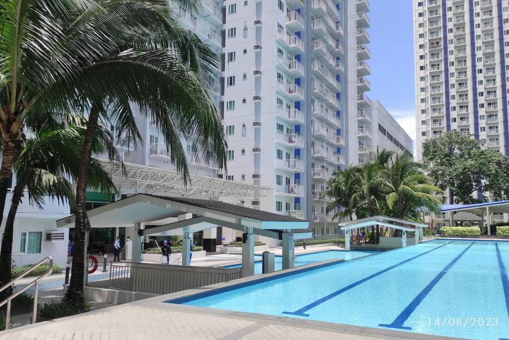 #84 Fern Residences Tower 4-40th Apartment *