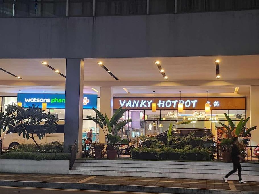 Newport Family Near Naia T3 Manila
