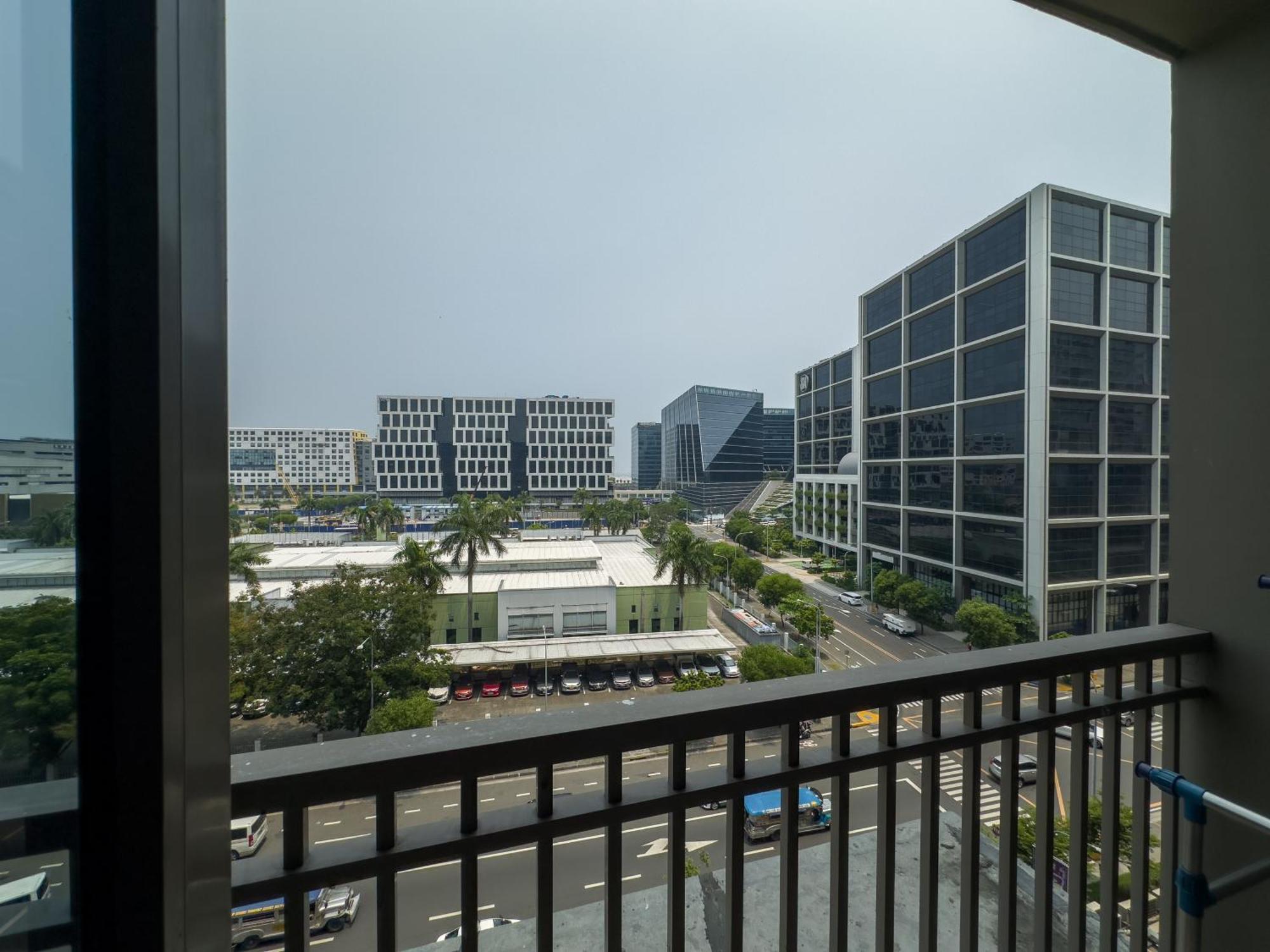 Gemstonebr In Smdc Shore Residences Apartment